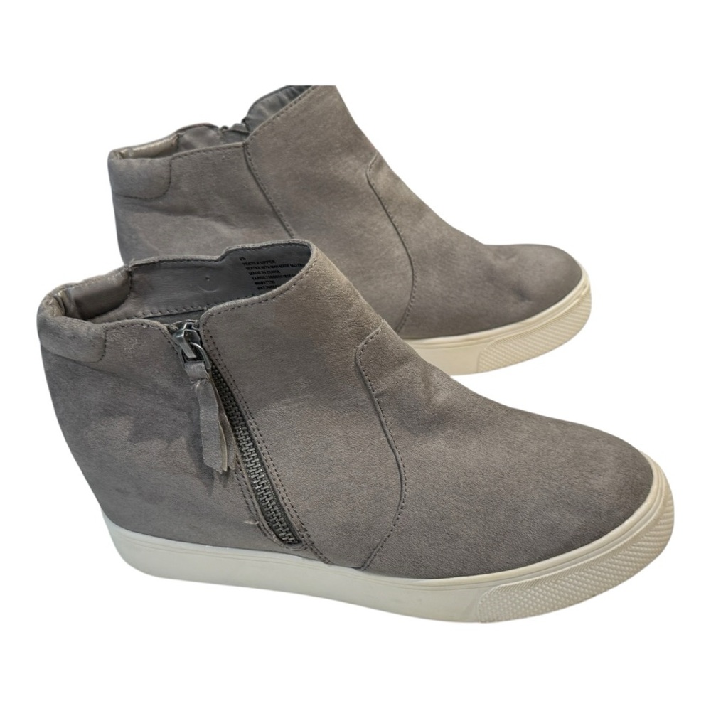 Universal Thread Gray Sneakers With Minimalist De… - image 1